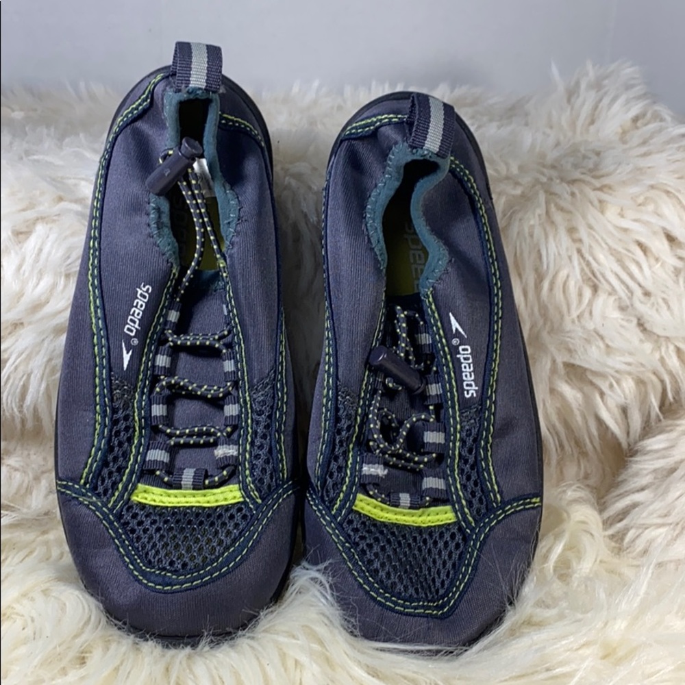 Children’s pool shoes . Sz Small